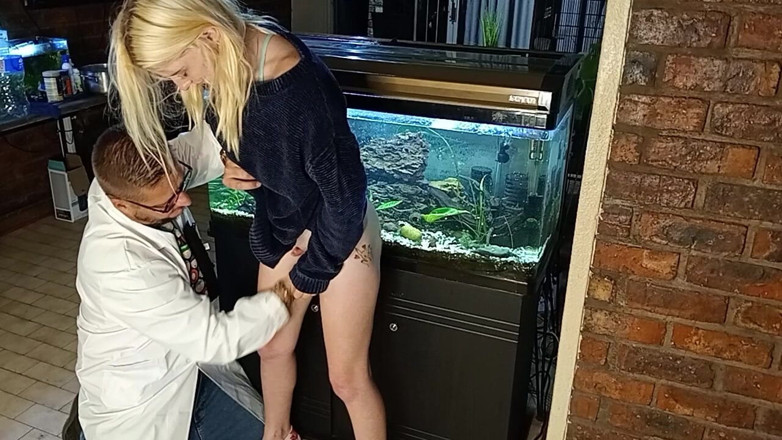 Bigjoefuckalott: Prstem šukání mé drobné blonďaté girlfriemd