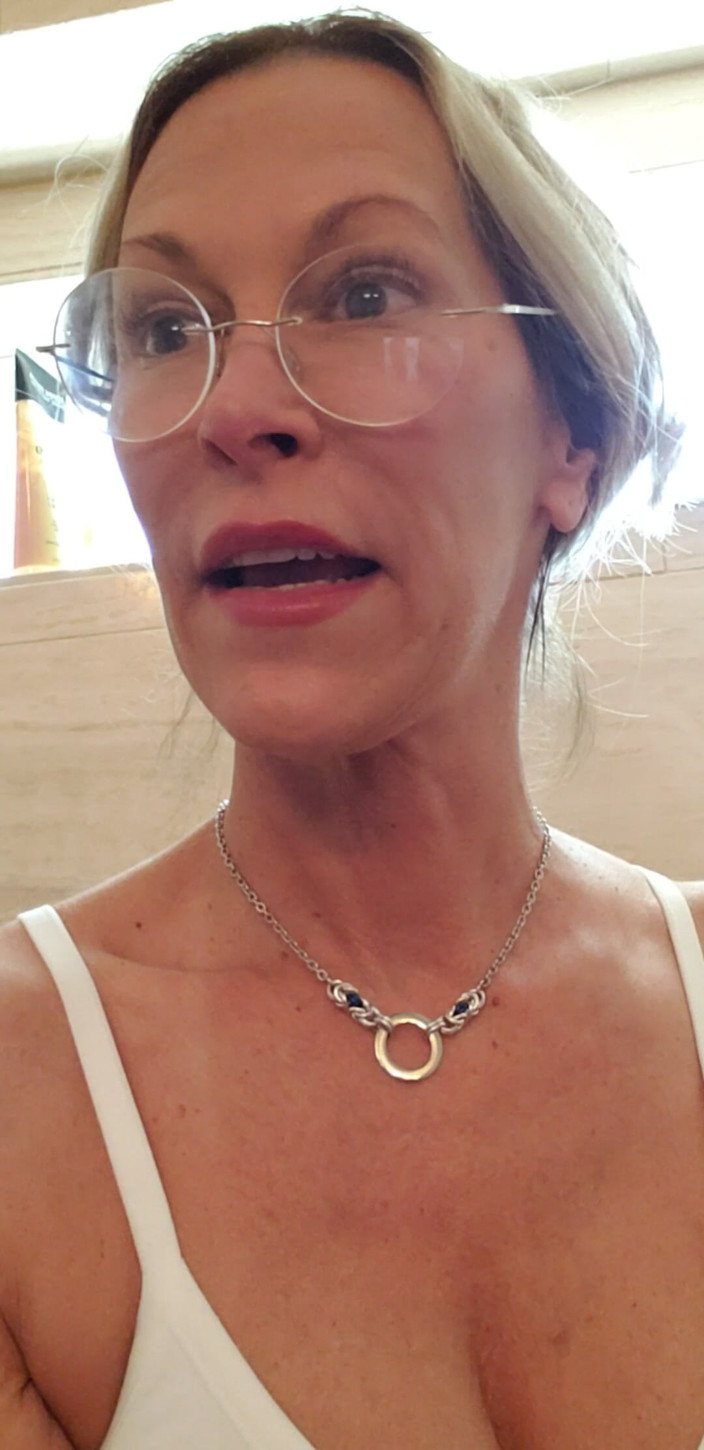 JessRyan: MILF camgirl jess ryan rasiert ihre beine und duscht
