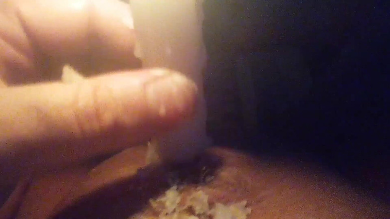 kinkylittledickie: 看看我那热辣的小鸡巴上所有的蜡烛蜡