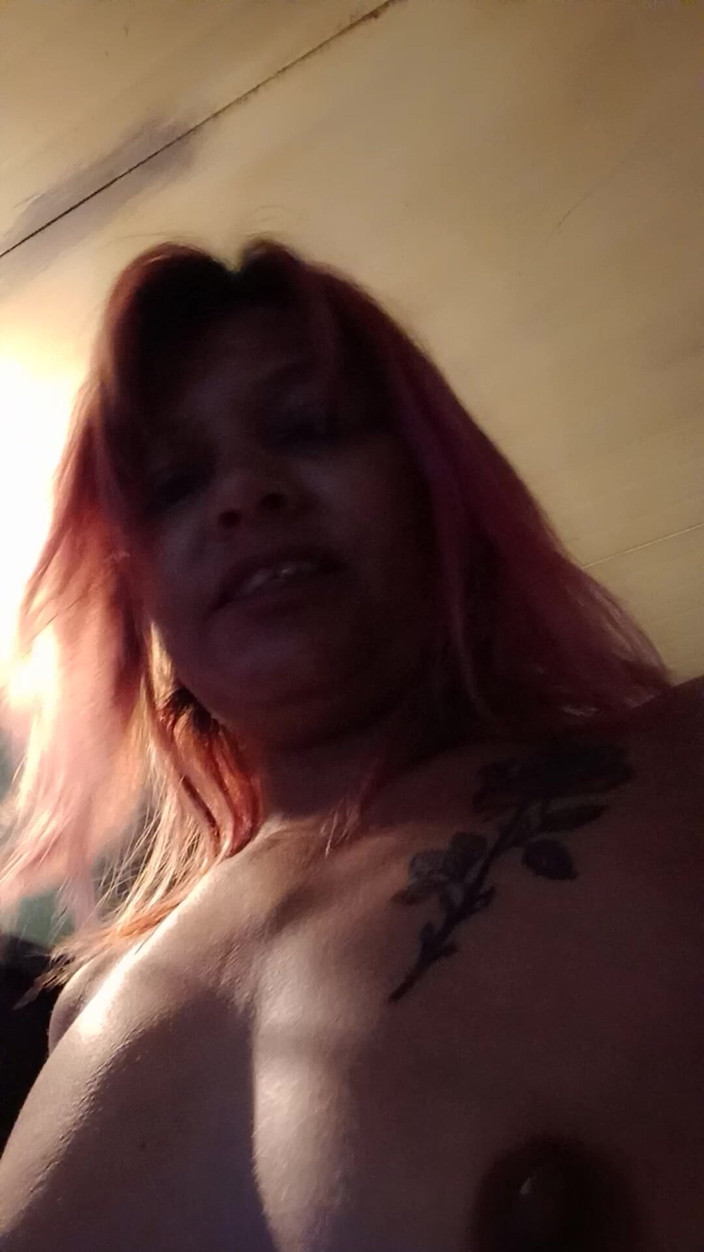 Lusi: Ela adora se esfregar com seu enorme pensamento de seu...