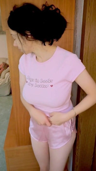 Une Belle-fille Coquine Mange La Bite De Son Beau-père Quand Sa Mère N’est Pas À La Maison