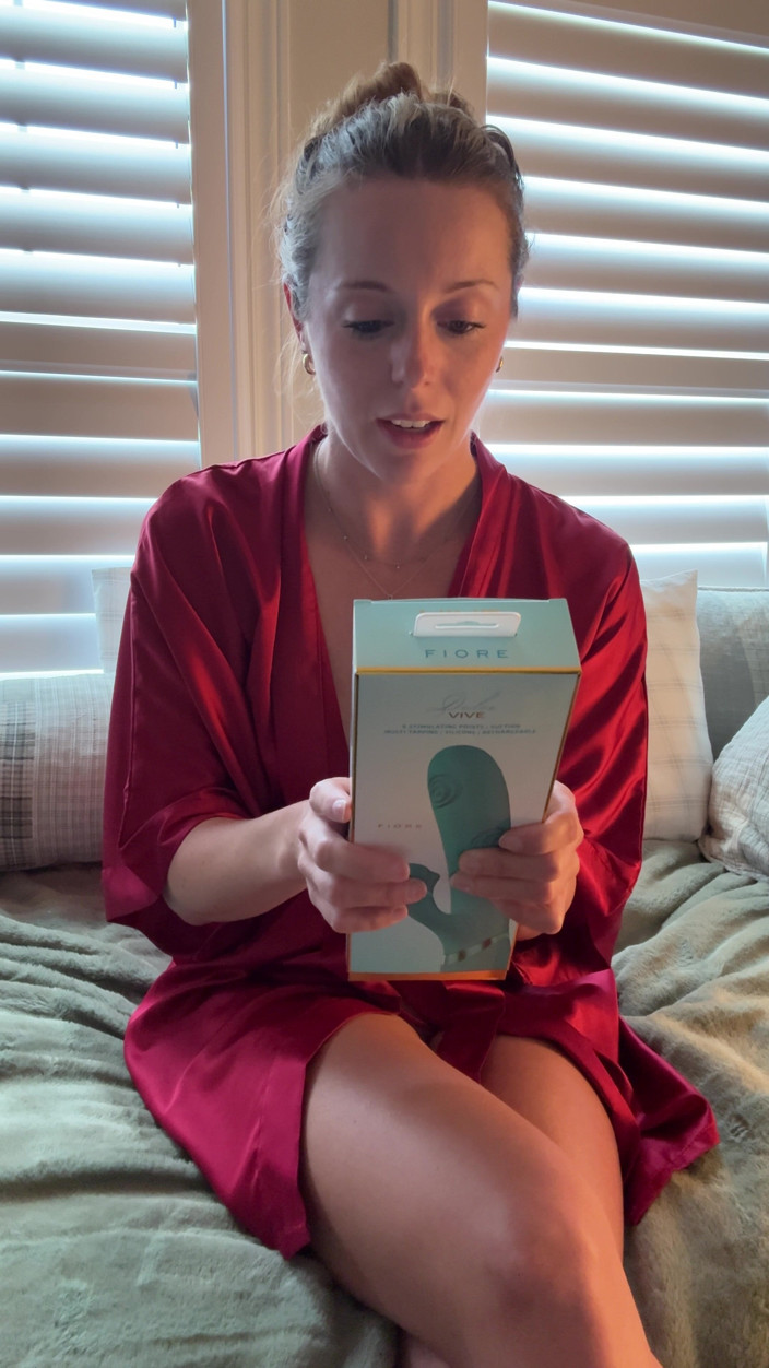 Nadia Foxx: New Toy Unboxing and Using Till I Cum!