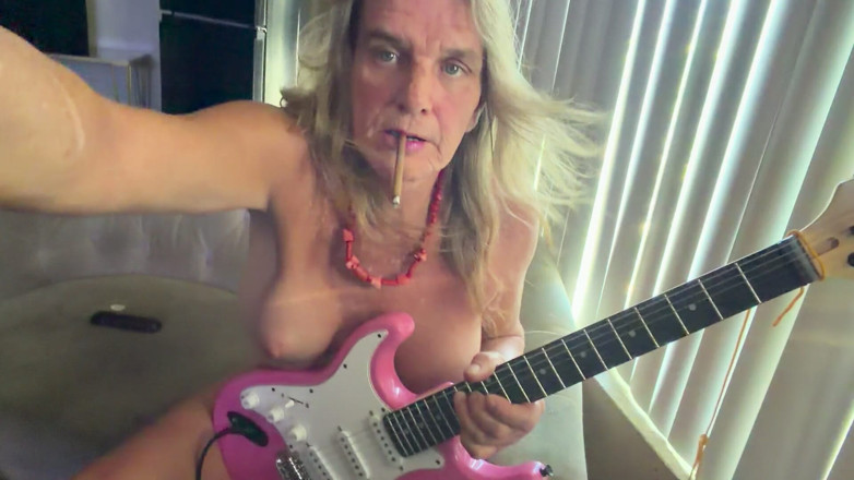 Lizzy Yum: Lizzyyum sd temmuz 2026 büyük memeli elektrikli gitar transeksüel müzik