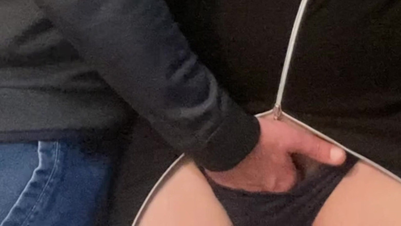 Niki studio: Wow! Špinavý cizinec prsty třou moji kundičku v metru