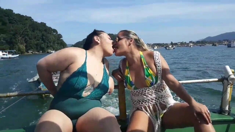 Paty Bumbum: Exibicionismo No Barco Em Publico Com Paty Bumbum E Sua...