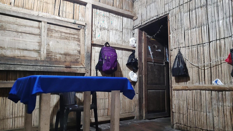 Martin13: Pyszna latynoska z kręconymi modelkami włosów z seksowną spódnicą do...