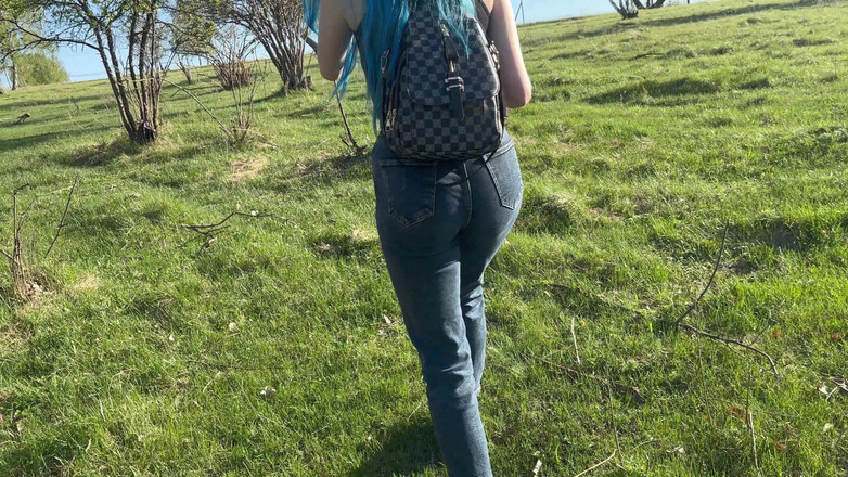 LapkaLu: 巨乳のクラスメイトとの森でのセックス。若いロシア人学生がマンコに中出し