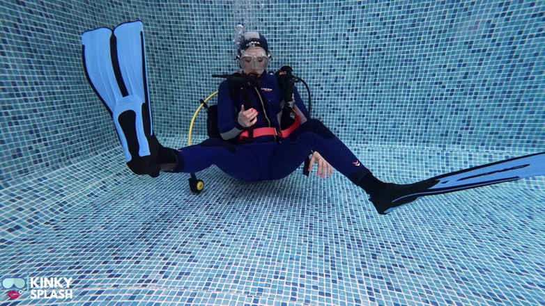 UKCuteGirl Lucy Lauren: Underwater Scuba Strip Challenge &amp; Vibe Climax