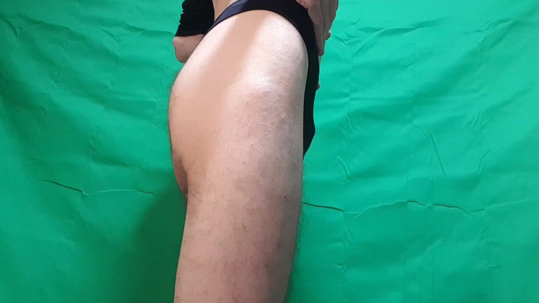 HeIsSooThin: Czarne stringi przymierzj