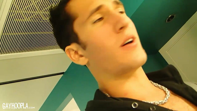 Gay Hoopla: Pejantan remaja yang dicambuk: adam mcbride