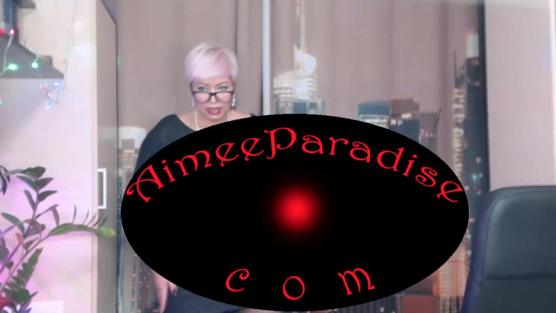 AimeeParadise: Моя зріла сучка знімає відео для клієнта))) Так, моя дружина крута повія, за яку я її люблю!