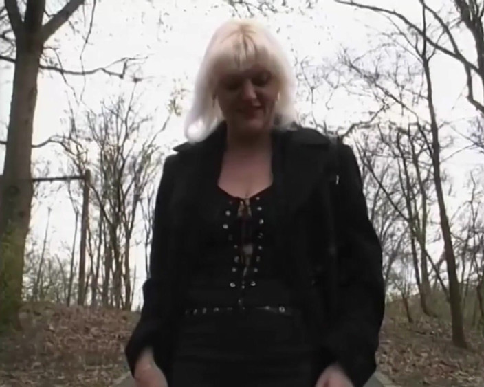 Mature Climax - 100% Mature Videos: Bionda matura viene fistata e scopata