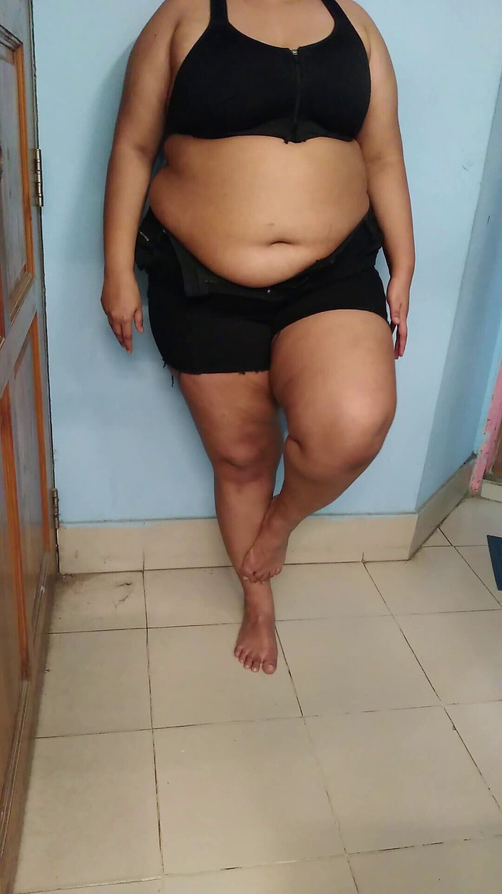 Aria Mia: エジプトぽっちゃり系18歳のティーン女子大生は、両親がオフィスに行くときに義理の兄弟からセックスを望んでいます