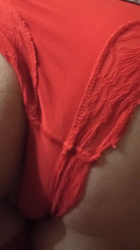 MILF opened her red panties and let her sweet pussy caress