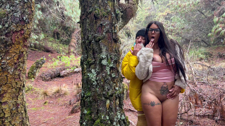 Lady: Büyük memeli ve tombul üvey anne yaşlı adamın yarağını emiyor ve...