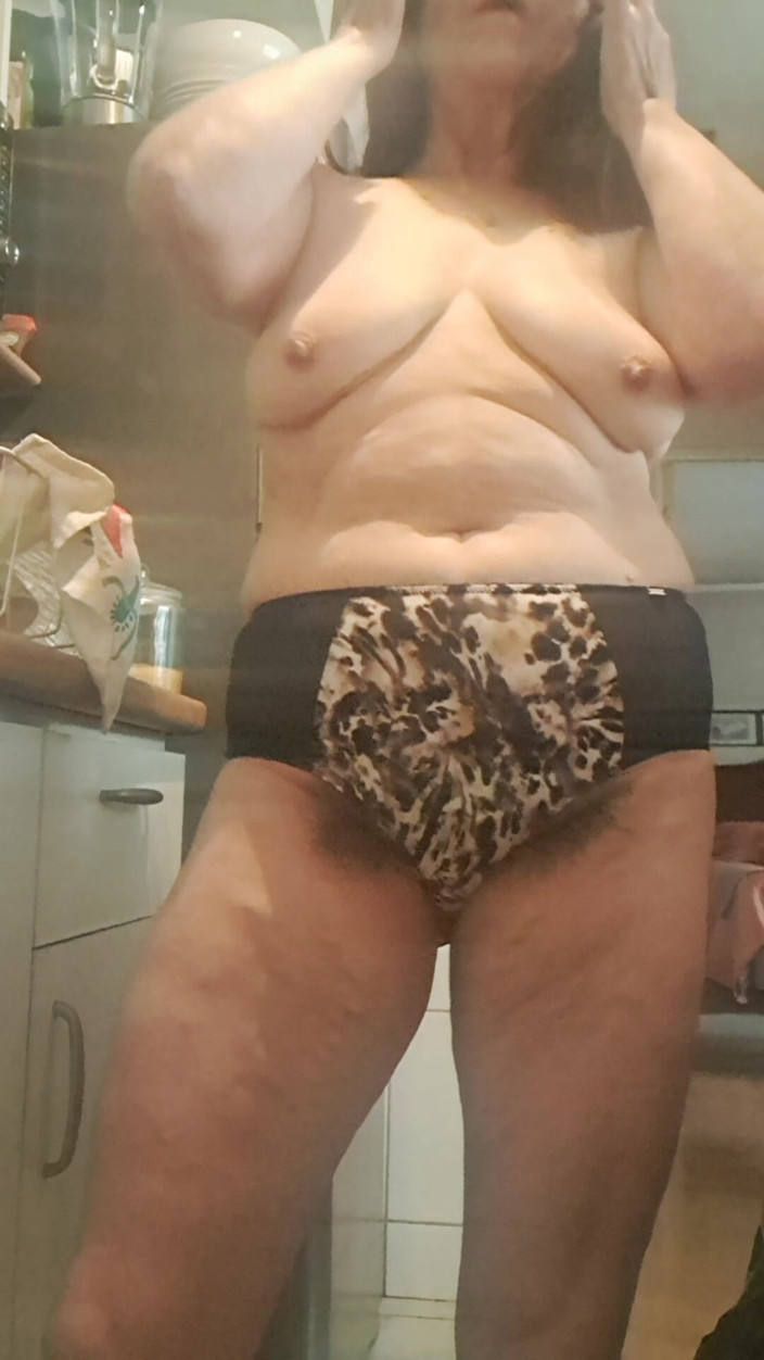 Mommy big hairy pussy: Stepmom in the Kitchen Wanting to Be Fucked