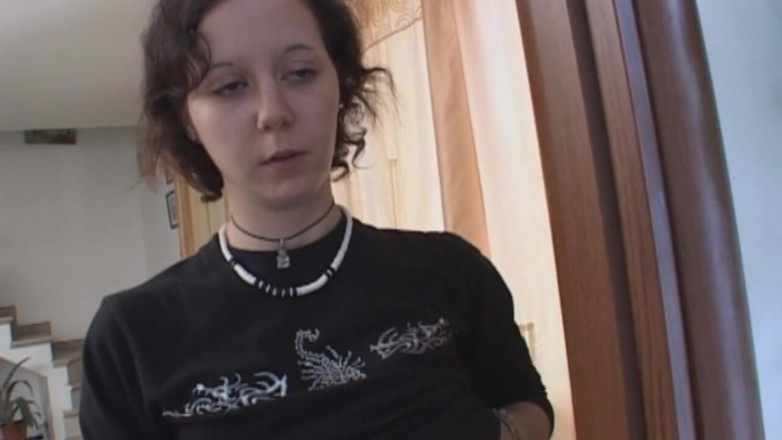 My porn family: Nevinná teenagerka zjistí, jak její děvka nevlastní matka šuká s cizincem