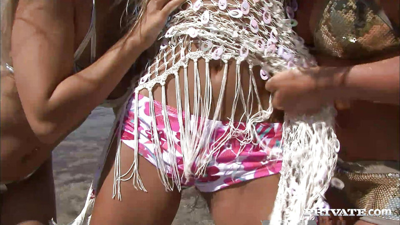 Private.com: Lesbian pribadi menggunakan lidah dan memek mereka di tropics