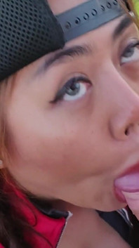 Blowjob Ahegao di luar