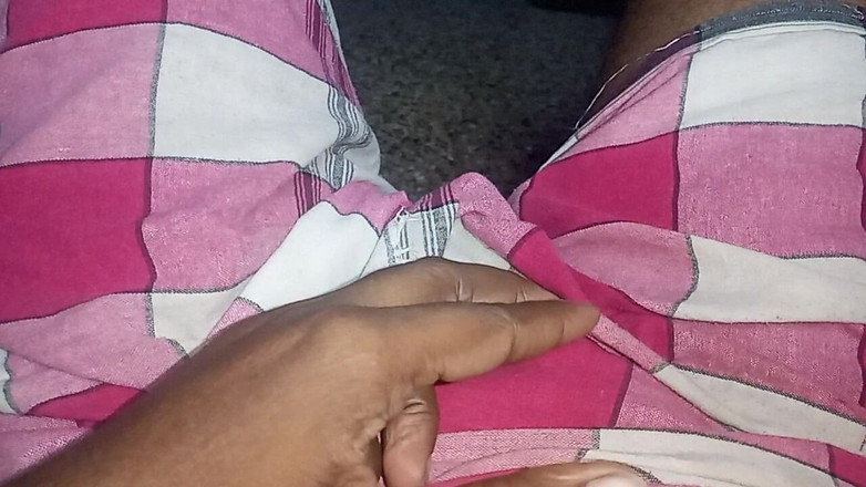 Hungry cliff: भारतीय लड़का पत्नी की चूत का छेद चूस रहा है