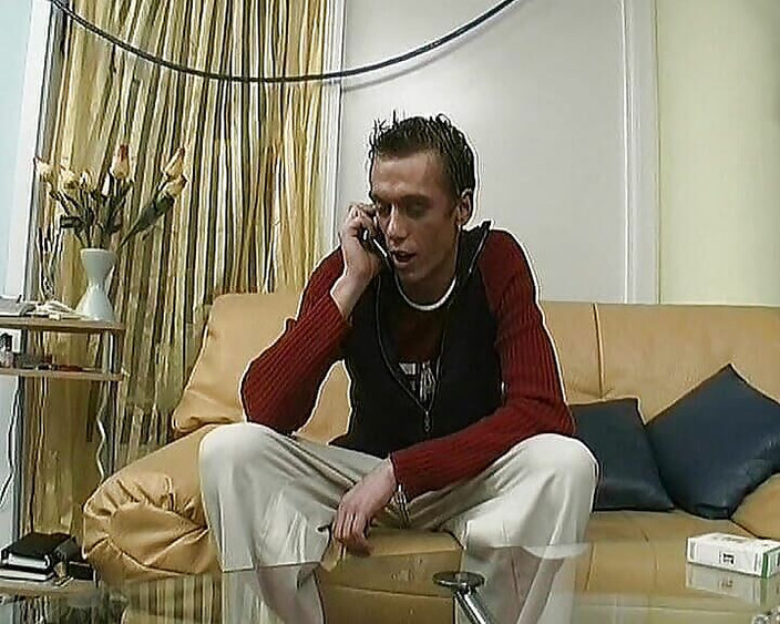 Deutsche XXX Filme: 남자를 사정하는 방법을 아는 이 젊은 미녀