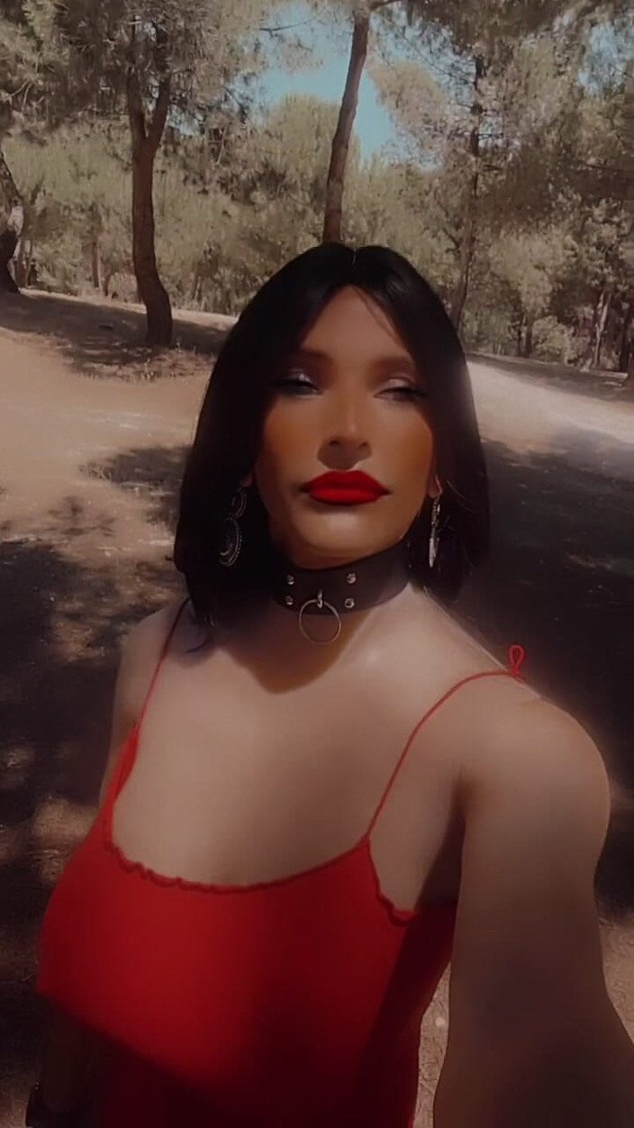 Sissy Slut Brianna: Vrei să-mi scoți sânii? Atunci mai bine că gura ta...