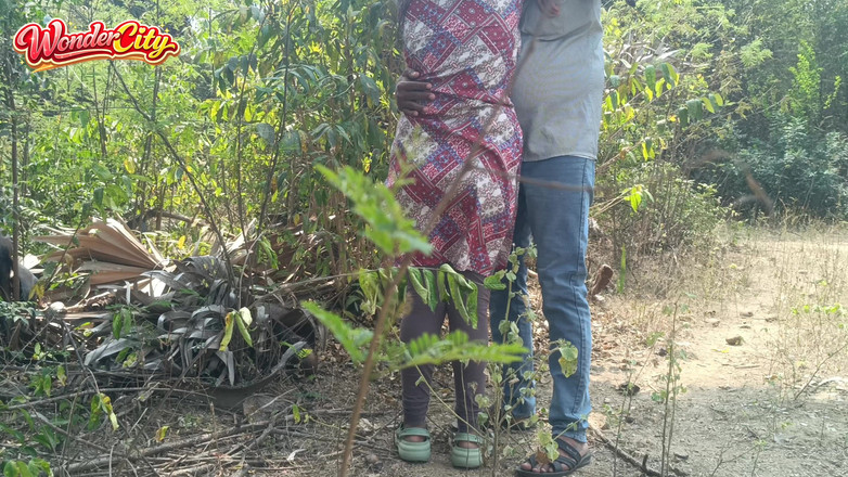 Magilmathi: Schattig meisje met forrest gebeurde onverwachte hete romantiek