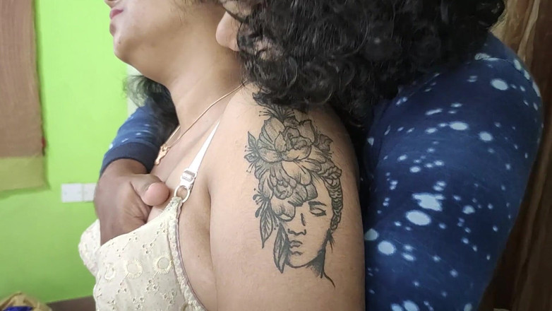 Vaigavarun45: Sotto la gonna e reggiseno una storia bollente con rimozione...