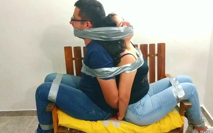 Selfgags femdom bondage: Casal irritante recebe escravidão