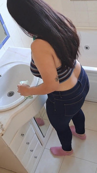 Maid bathroom cum on feet.mp4