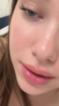 Bratty meia-irmã salta em seu vibrador e fode sua bunda apertada - solo anal tabu fantasy