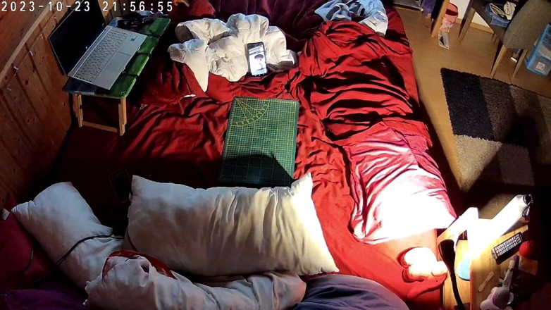KittieNoOne: MiLF beccata che si masturba in cam usando più giocattoli