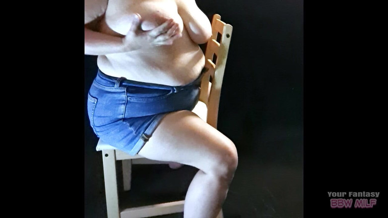 BBW_Wife: エロティックなフォトシュート - 大きくて成熟したたるんだMILFの胸が、スイングのプロフィールのために写真を撮りながら上品に撮影される