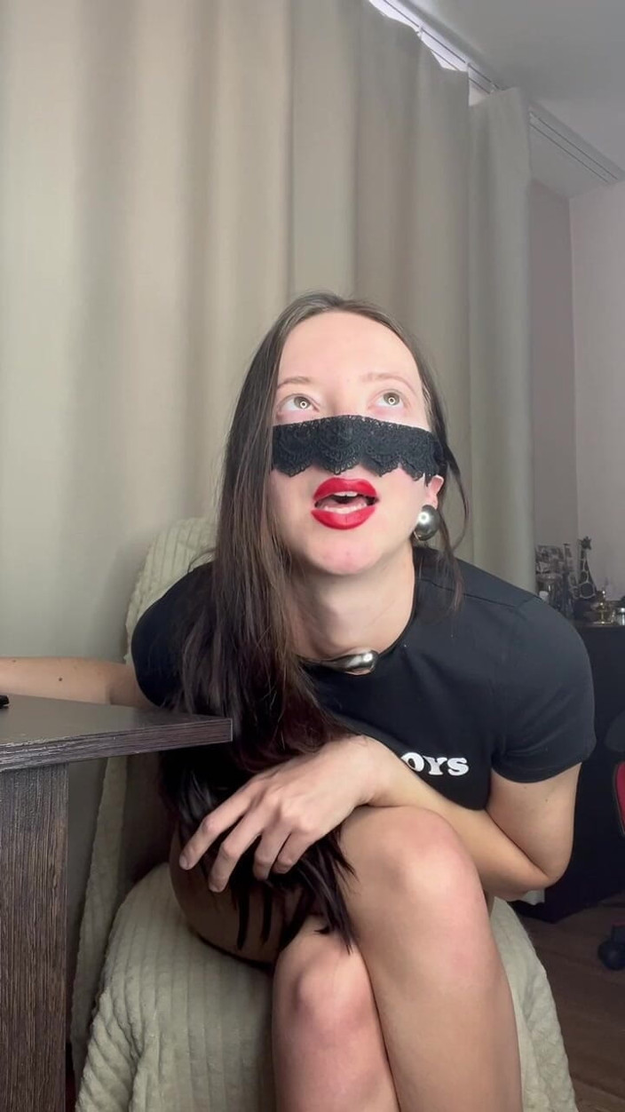 Skinny_lady69: Majikan minta dicrot sperma