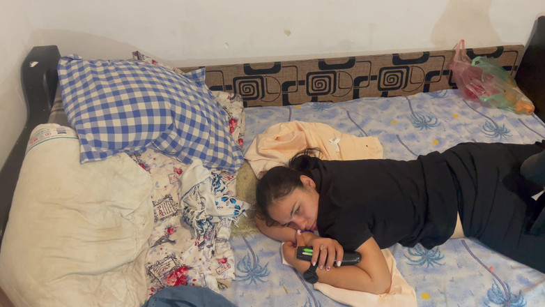 Ionut899: सौतेली लड़की मुझे आराम देती है Dumi डिक बेकार है