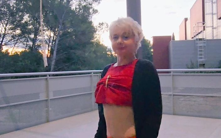 Sofy13: Little Red Suspender Dress la locul de muncă în mod sexy