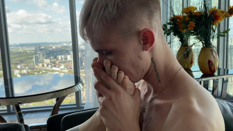 Falcon Al: Gay bejat ini ngentot memek sempit ibu tirinya waktu lagi...