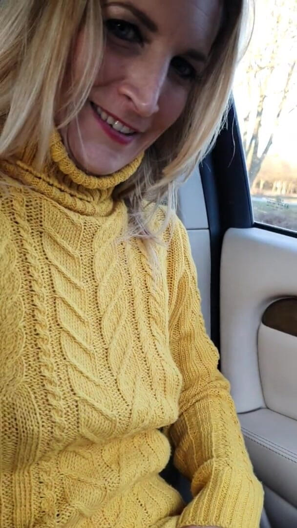 Serenexx: Aku lagi asik ngentot pantatku dengan legging basah sampai aku...