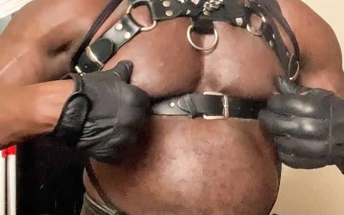 Black Muscle: Siyah kas yağlanmış roid gut büyük zenci yarağı mastürbasyonu ve...