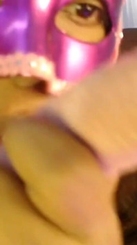 Fată sexy desi țâțe goale în pizdă cu vibrator futut în gură.
