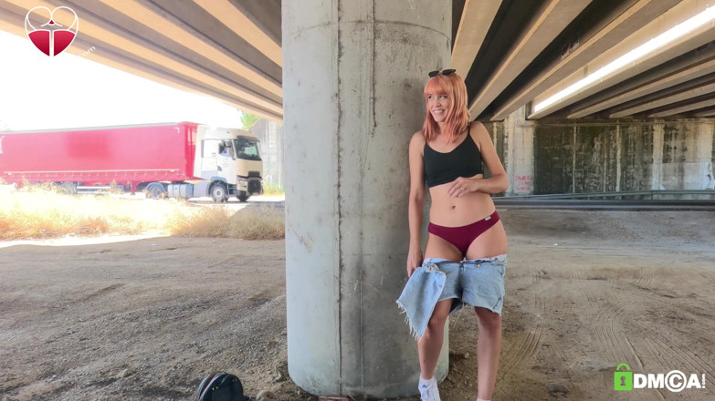 Candystart Videos: Masturbation risquée sous le pont