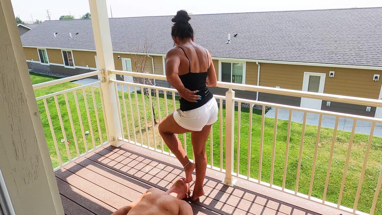 Goddess zephy: Domination totale des pieds !