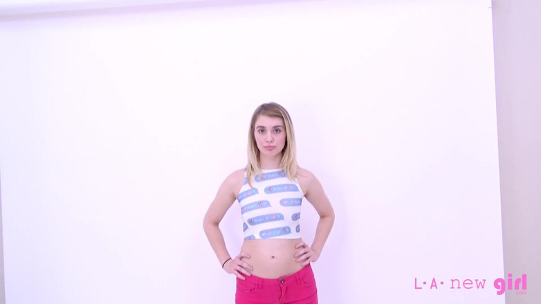 L.A. New Girl: Teen bước ra khỏi buổi chụp hình đi tiểu - Trở về để...