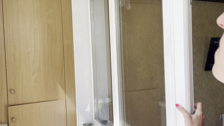 Hottie goddess: Precision sputare saliva smacks &amp; Mucus Trails