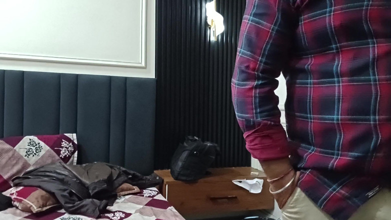 Austin Rose: Зрілий Індійський Тато Дрочить Наодинці У Своїй Кімнаті На Відео 4K