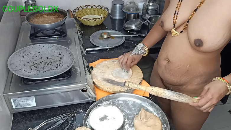 Sexy Komal: Semasa membuat roti, saya menolaknya sukar untuk melakukan dua perkara...