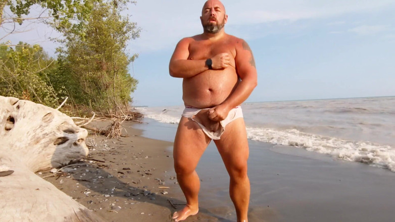 Skin&earth: Beruang montel, seluar dalam basah terkoyak, Jerkoff Pantai Bogel (kurus)