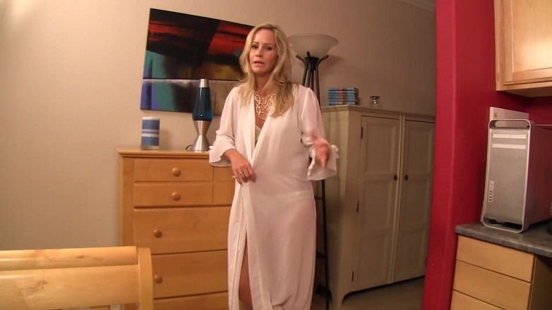 Eros POV - Liberated Eye: Ma belle-mère et son amie sexy ont besoin de ma...