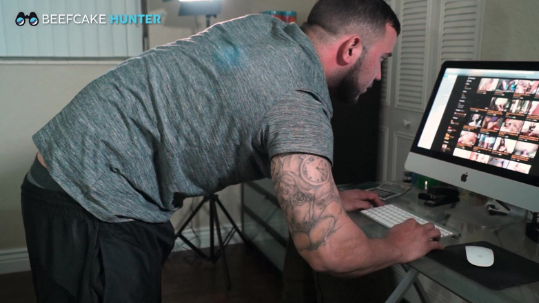 Beefcake Hunter: Security Guard Late Night Servicing