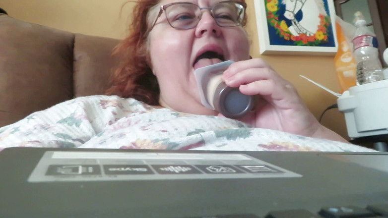 BBW nurse Vicki adventures with friends: Jilat cangkir pudingku buat kamu tukang makan